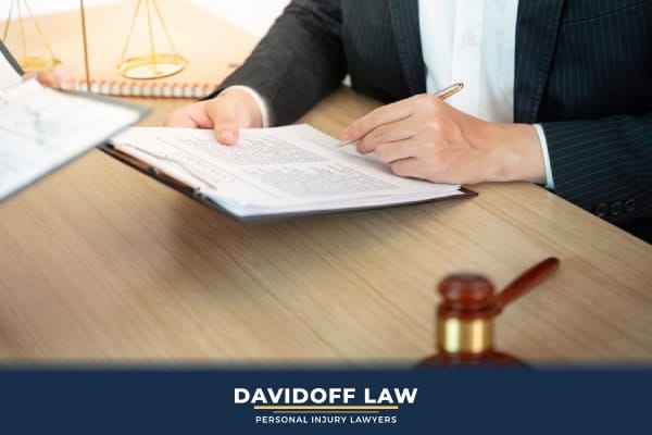 Legal Rights for Victims of Injuries Caused by Broken Handrails