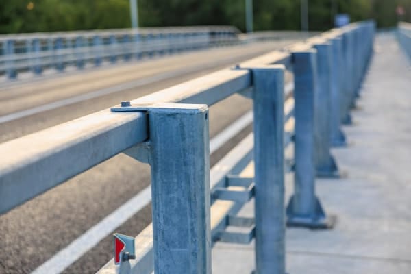 Liability for Car Accidents Caused by Defective Guardrails